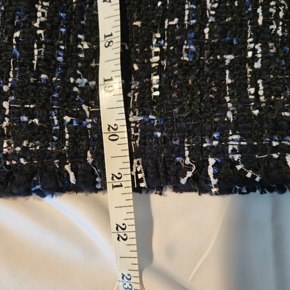 size 8 - Picture 4 of 9